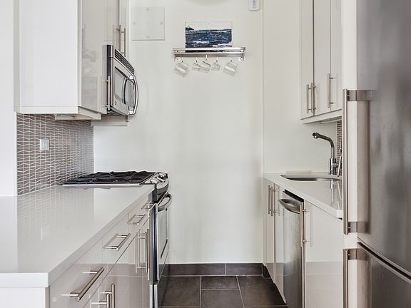4th image of 240 E 76th St APT 14A