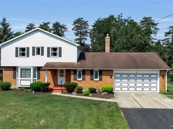 10 Crimson Ln, Elma, NY 14059