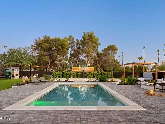 3rd image of 7021 E DREYFUS Avenue