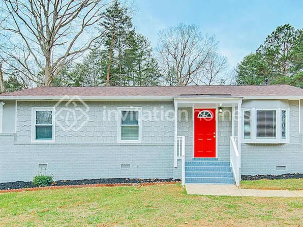 338 Capps Hill Mine Rd, Charlotte, NC 28216