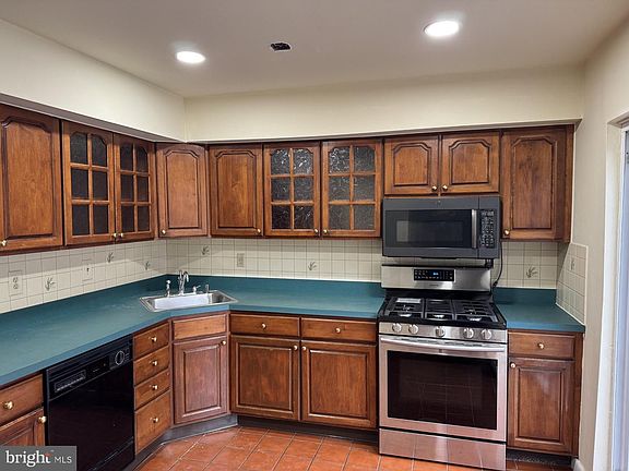 5th image of 224 E Burke Ave