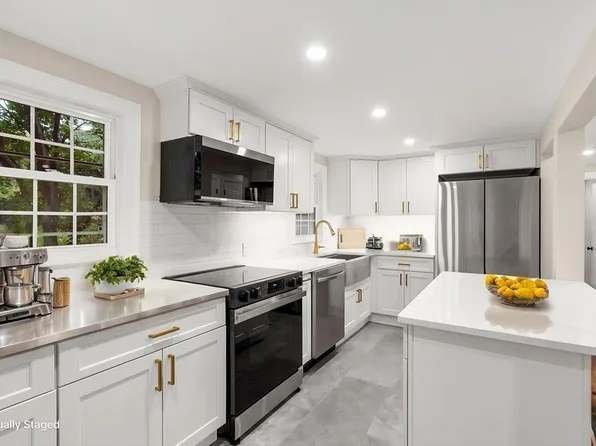 217 Lowell St, Reading, MA 01867