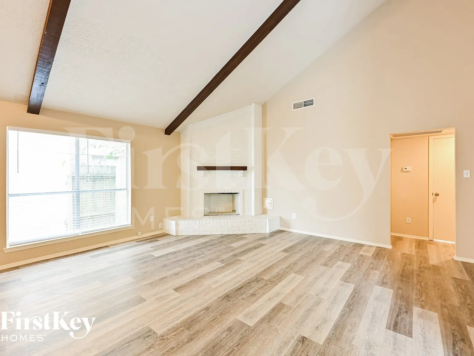 3 bed, 2.0 bath, 1752 sqft, $2,085 — Photo 3