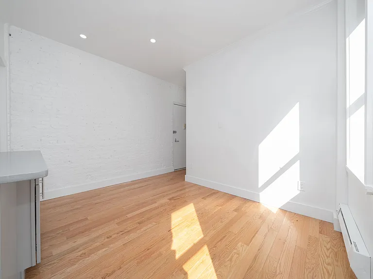 201 E 2nd St #5C — Photo 9