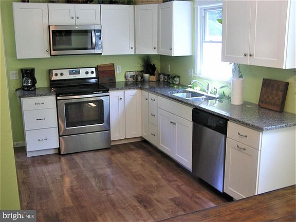 3rd image of 108 Donna Cir