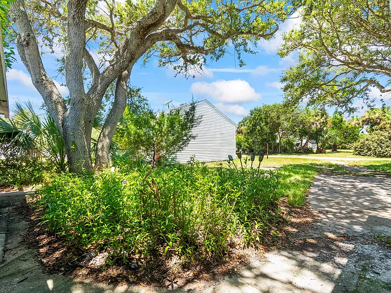 1205 S Flagler Ave — Photo 46
