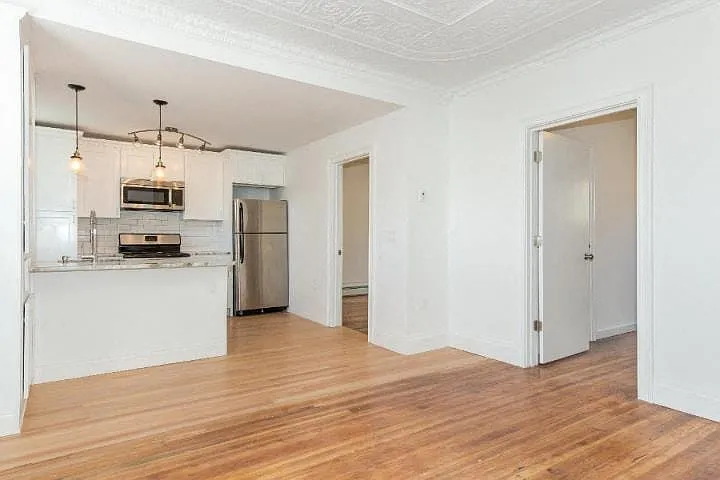 315 Beacon Apartments — Photo 20