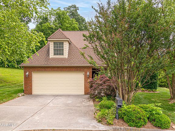 2nd image of 6114 Round Hill Ln
