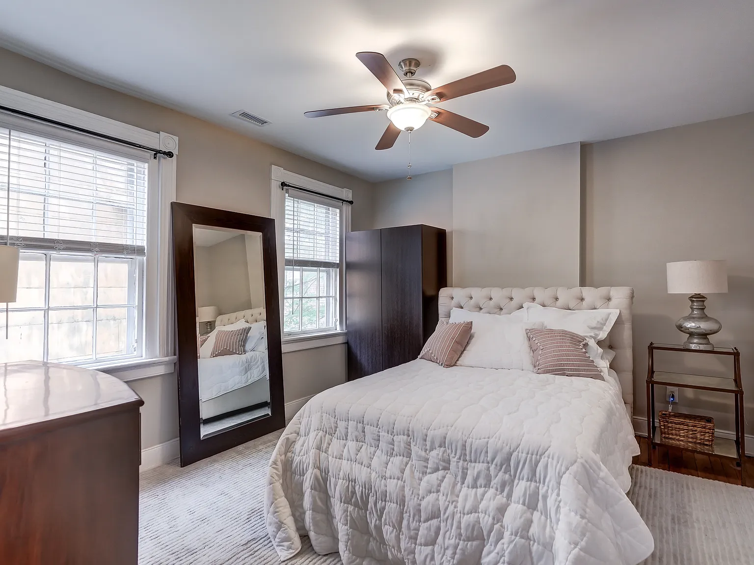 2 bed, 1000 sqft, $2,100 — Photo 2