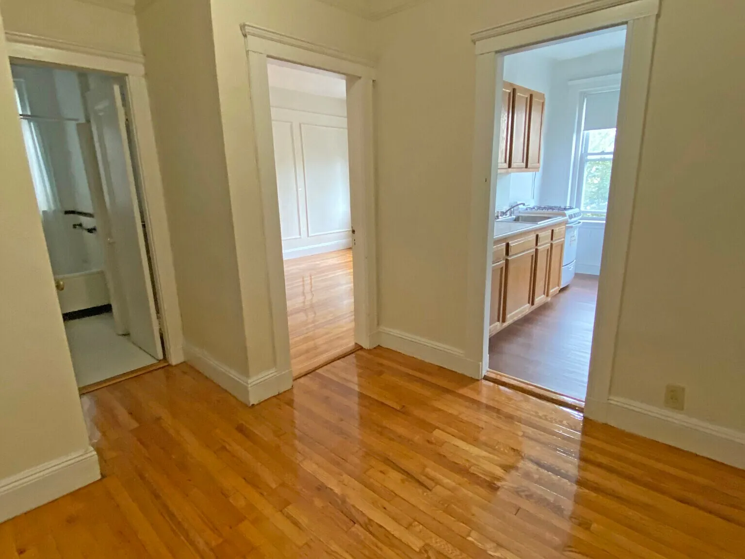 1 bed, 9999 sqft, $2,100 — Photo 1
