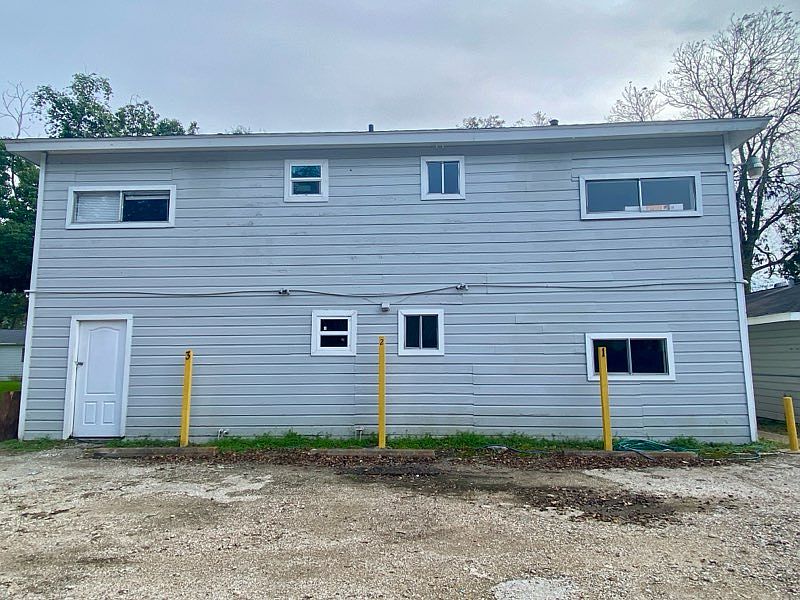 2nd image of 2002 Mustang Rd #Apartment