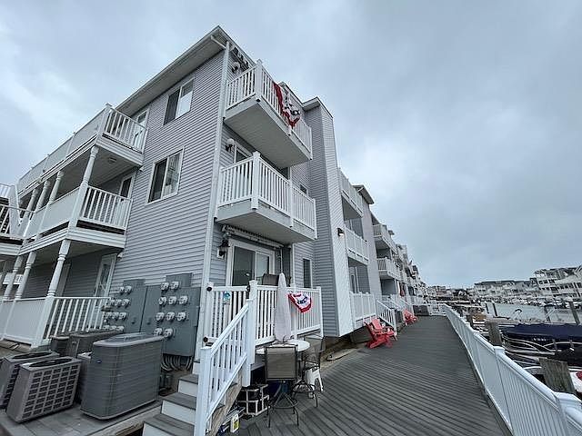 1st image of 354 43rd Pl APT 2A