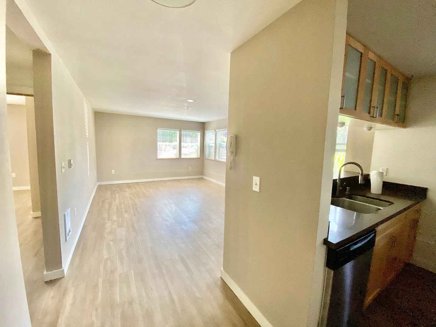 703 Jh Schoenthal — Photo 3
