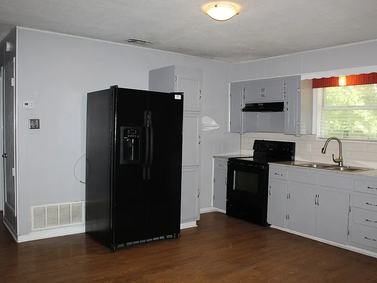 2114 Herrington St — Photo 3