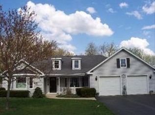 2036 Red Barn Rd, Woodstock, IL 60098