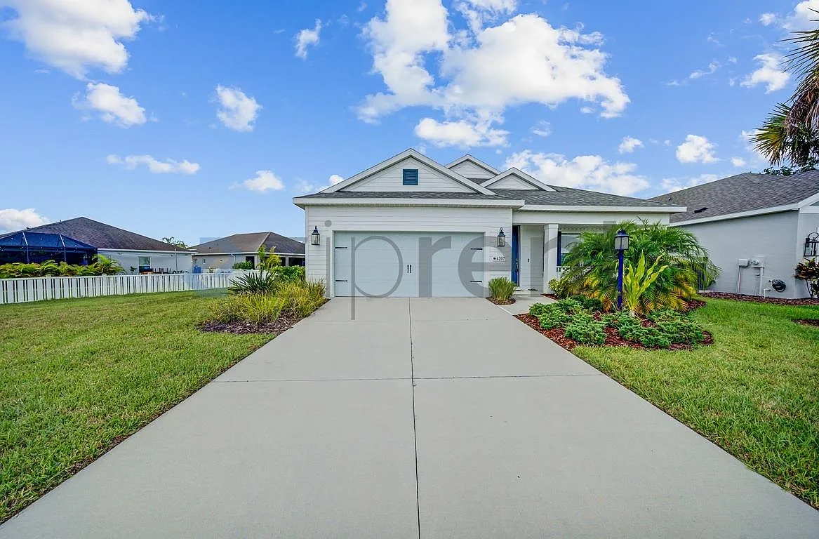 3 bed, 25159960 sqft, $2,500 — Photo 1