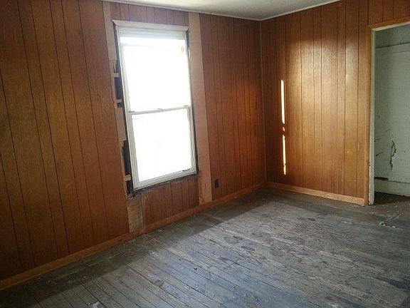 2nd image of 2128 6th St