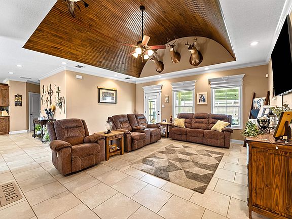 3rd image of 104 Maple St