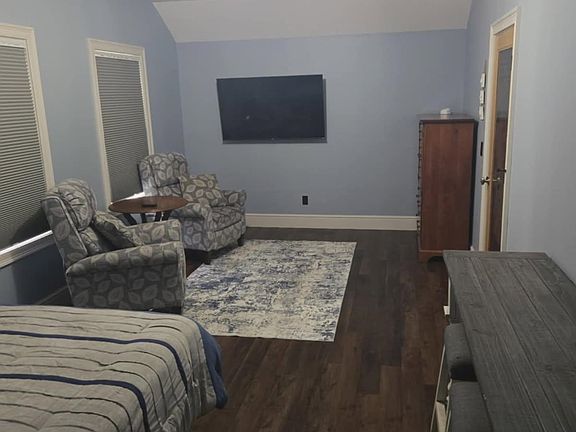 5th image of 19 Metacomet Dr