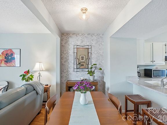 2nd image of 122 Water Oak Dr