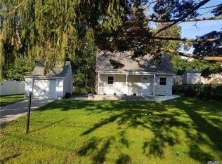 403 Locust Dr, Rocky Point, NY 11778