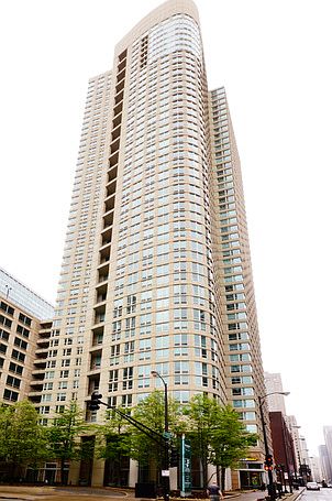 1st image of 345 N La Salle Dr #602