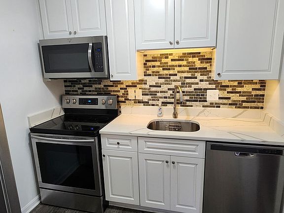 4th image of 23238 Rosewood Ct #2D