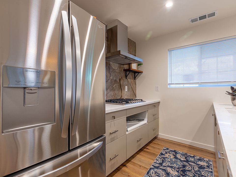 Pull-out drawers for convenience