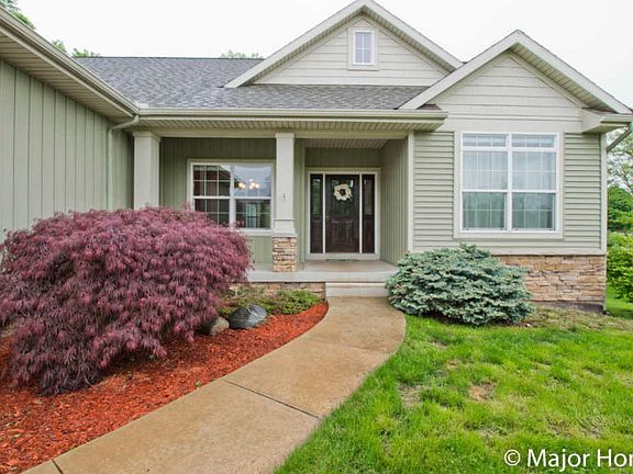 3rd image of 7576 Whistlewood Dr SW