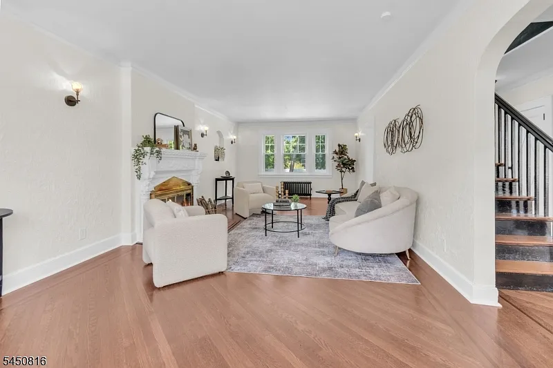 5 bed, 4.5 bath, 2650 sqft, $6,000 — Photo 3