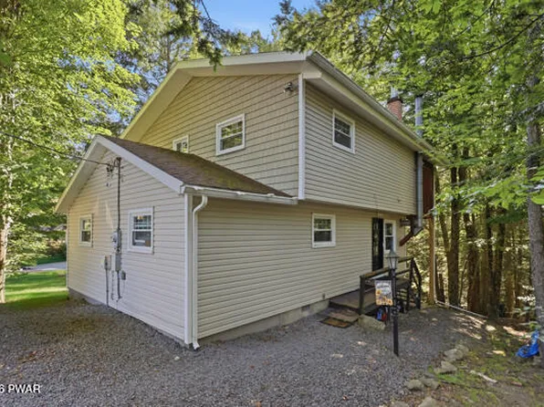 21 Brookfield Rd, Lake Ariel, PA 18436