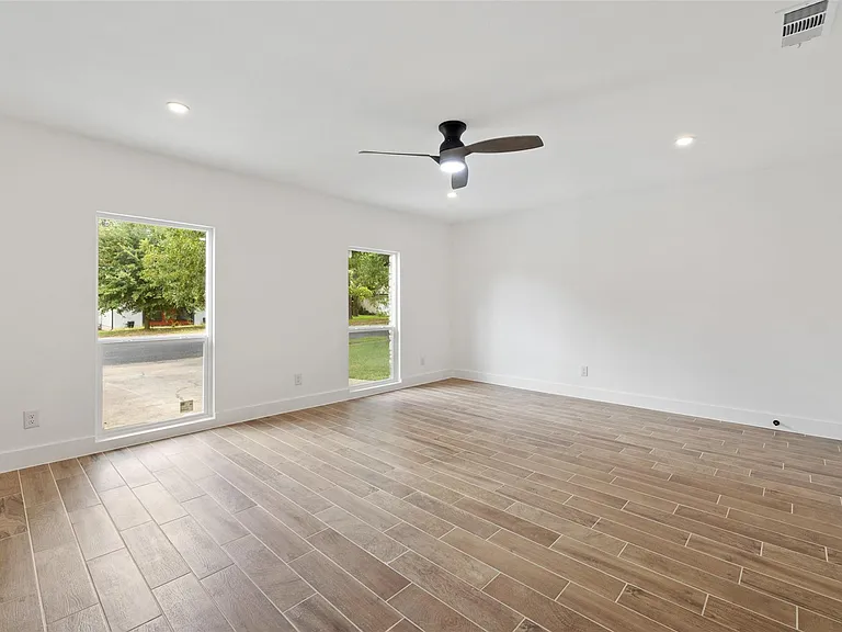 1111 Spearson Ln — Photo 28