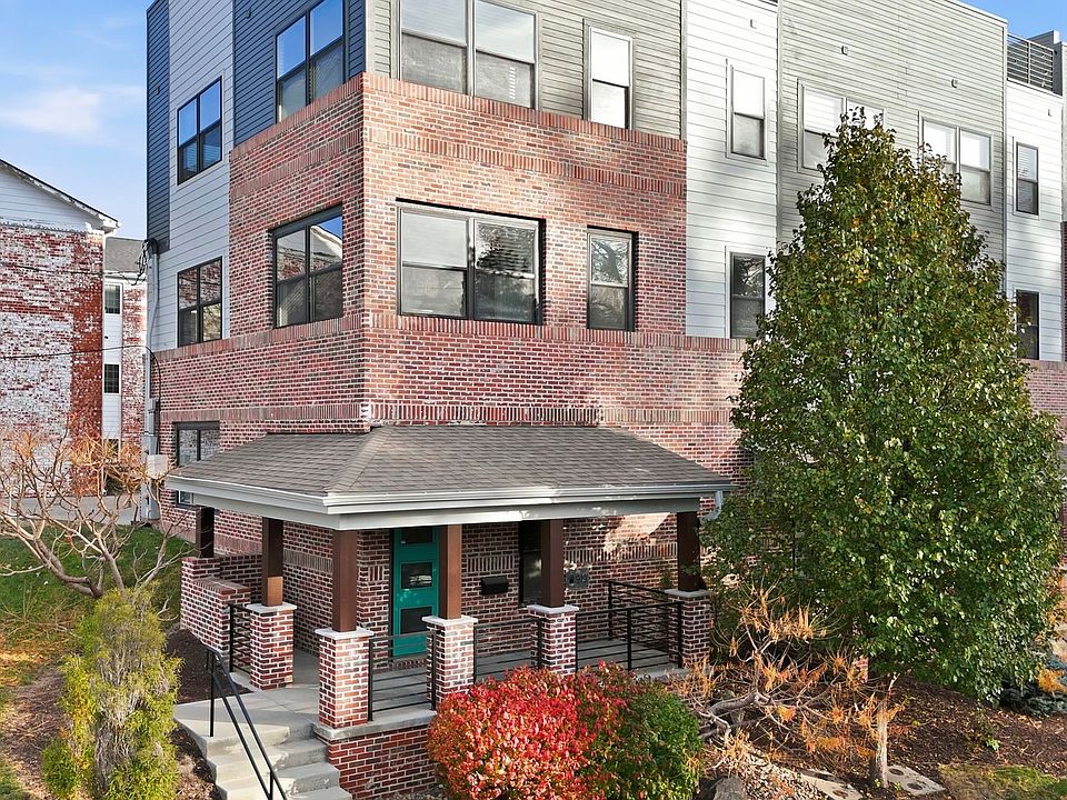 1st image of 919 S 31st St