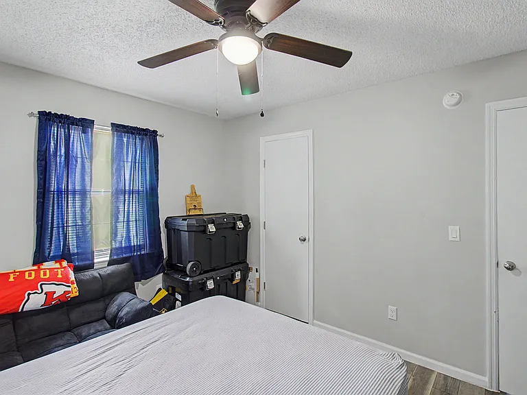703 Woods Ct — Photo 12