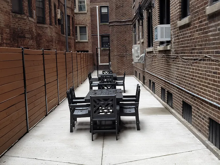 530 W Stratford Pl #2 — Photo 24