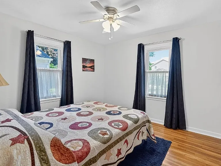 1733 Porter Ave — Photo 2