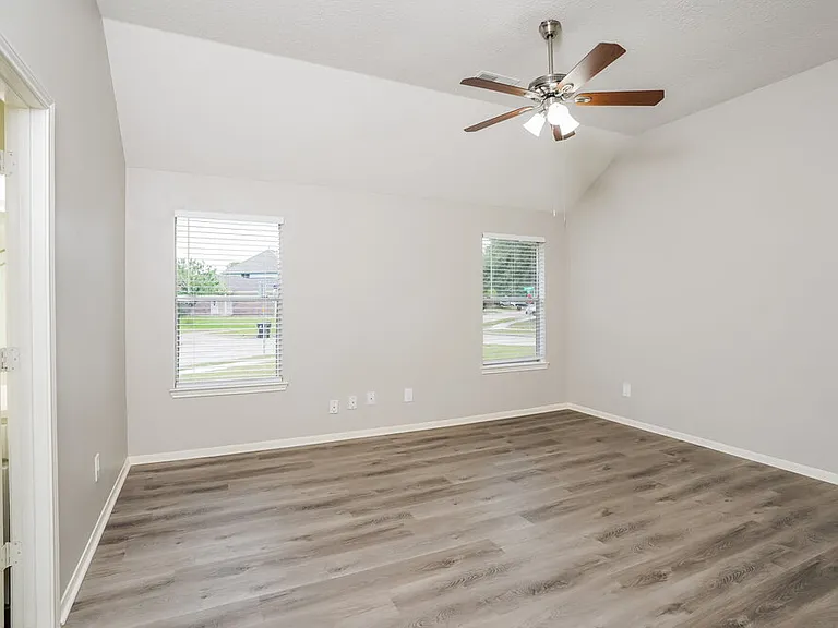 5200 Rockwood Dr — Photo 10