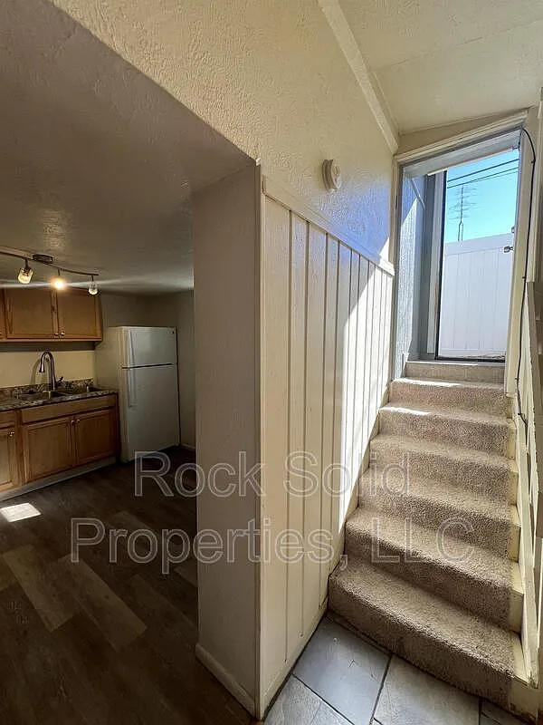 2 bed, 1.0 bath, 790 sqft, $895 — Photo 1