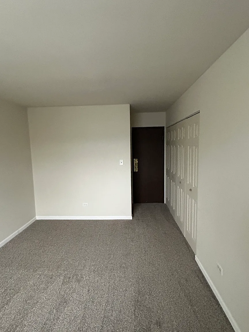 704 Court Of Birch APT 5 photo 1