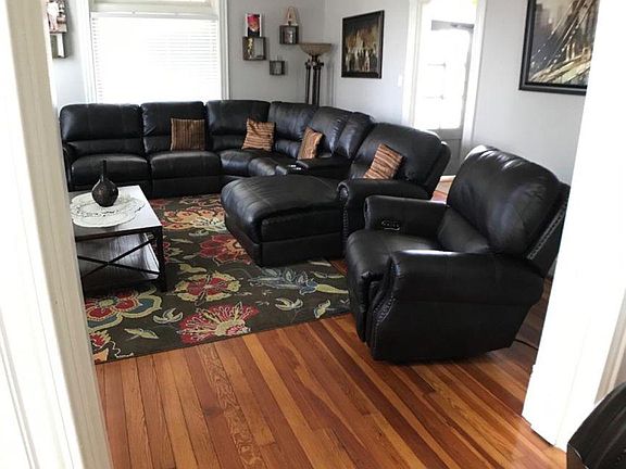 5th image of 3130 Montana Ave