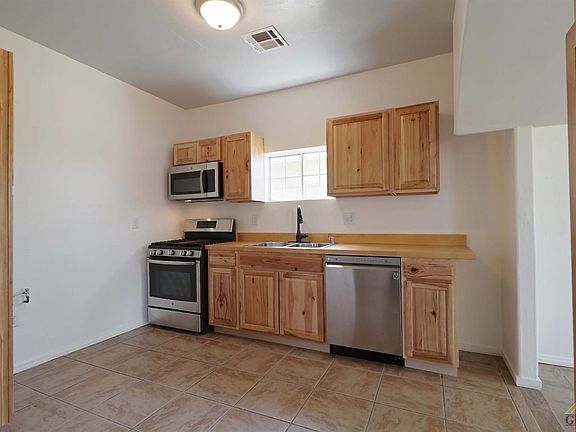 5th image of 424 S Comanche Dr