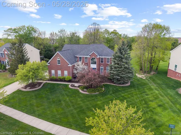 23498 Prescott Ln W, South Lyon, MI 48178