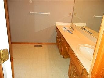 5th image of 3423 SE Lake Village Blvd