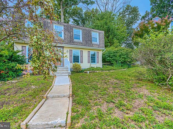 2nd image of 22 Heathrow Manor Ct