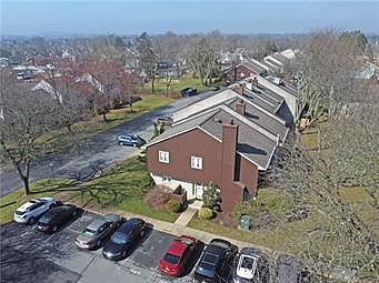 3rd image of 387 Carver Dr