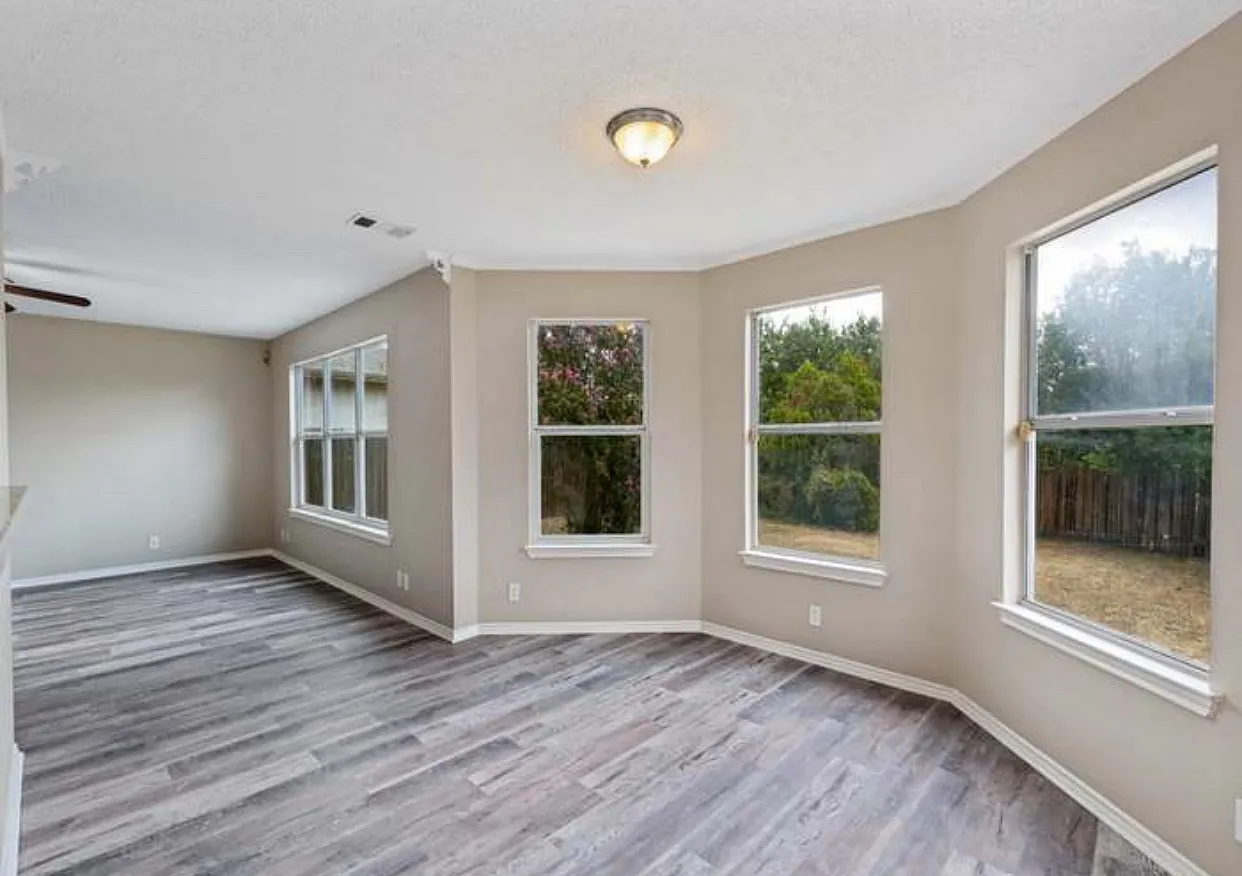 3 bed, 2.5 bath, 1909 sqft, $1,695 — Photo 4