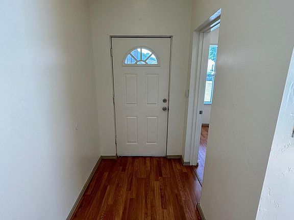 2nd image of 1050 E Ave