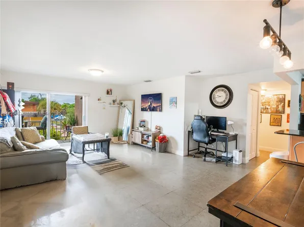 9445 SW 76th St APT U5, Miami, FL 33173