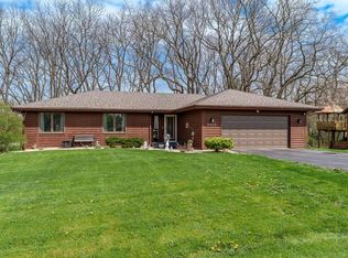 6658 Nestlewood Dr, Roscoe, IL 61073