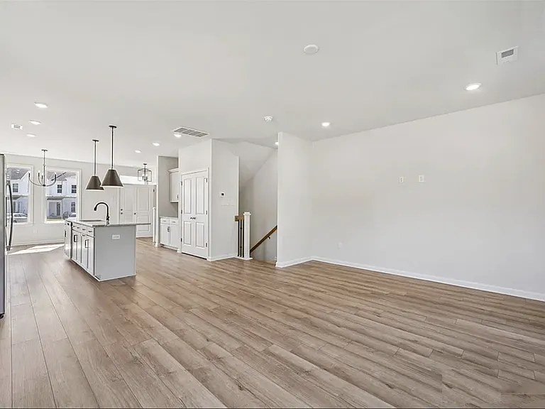 340 Mount McCauley Way — Photo 6